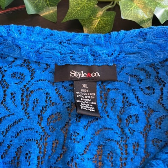 Blue Lace Sleeveless Button Front Sleeveless Blouse Top - Picture 4 of 6